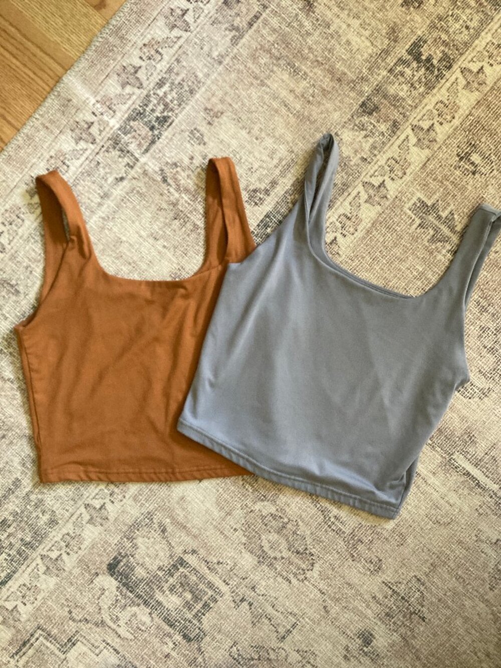 Bundle of 2 REORIA Square Neck Double Lined Seamless Crop Tank Small